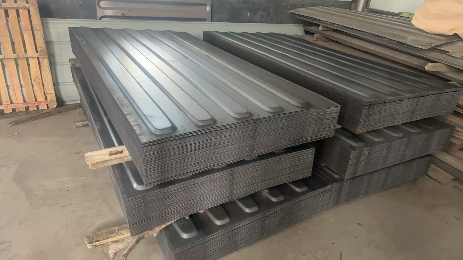 Black corrugated steel side panel